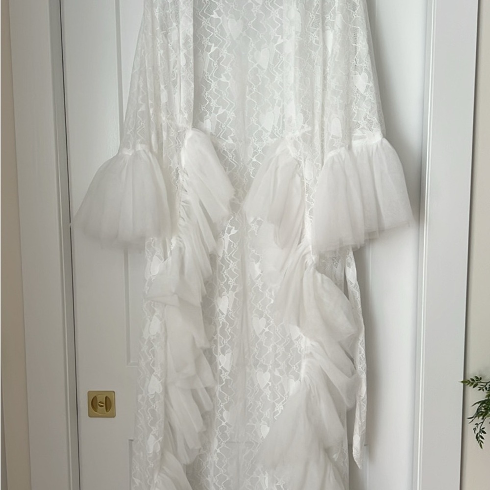 SHEIN White Lace Ruffle Robe